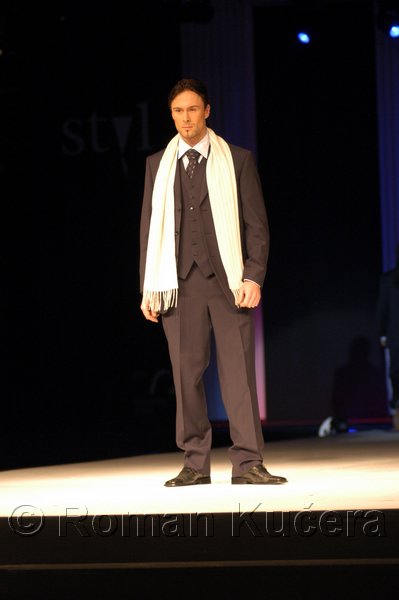 Styl05_0200_R.JPG