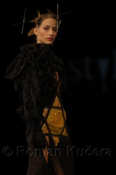 Styl05_1218_R.JPG